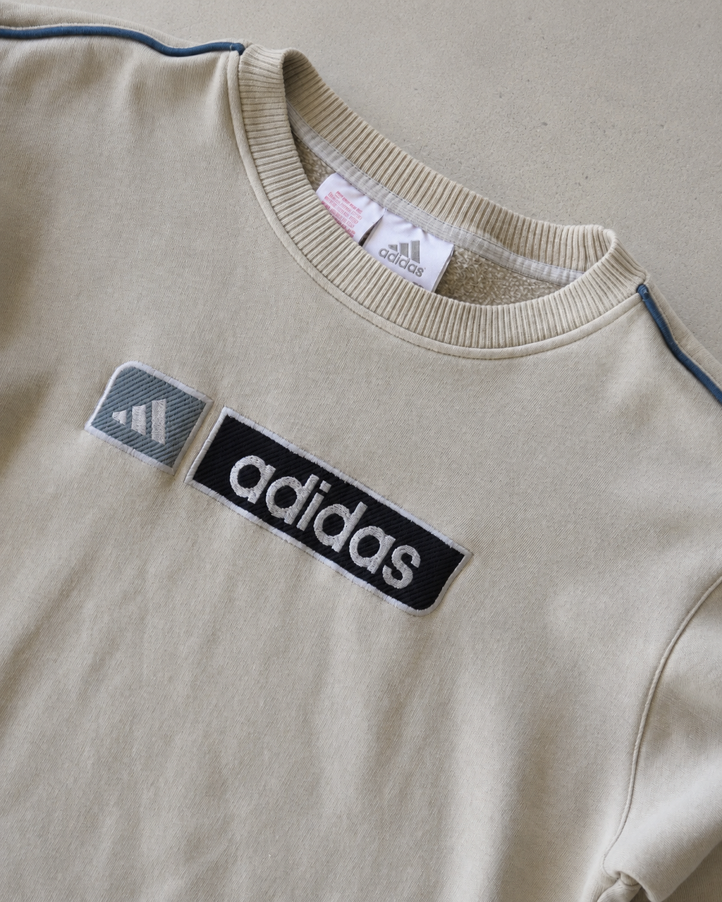 TRUE VINTAGE ADIDAS SWEATER - M