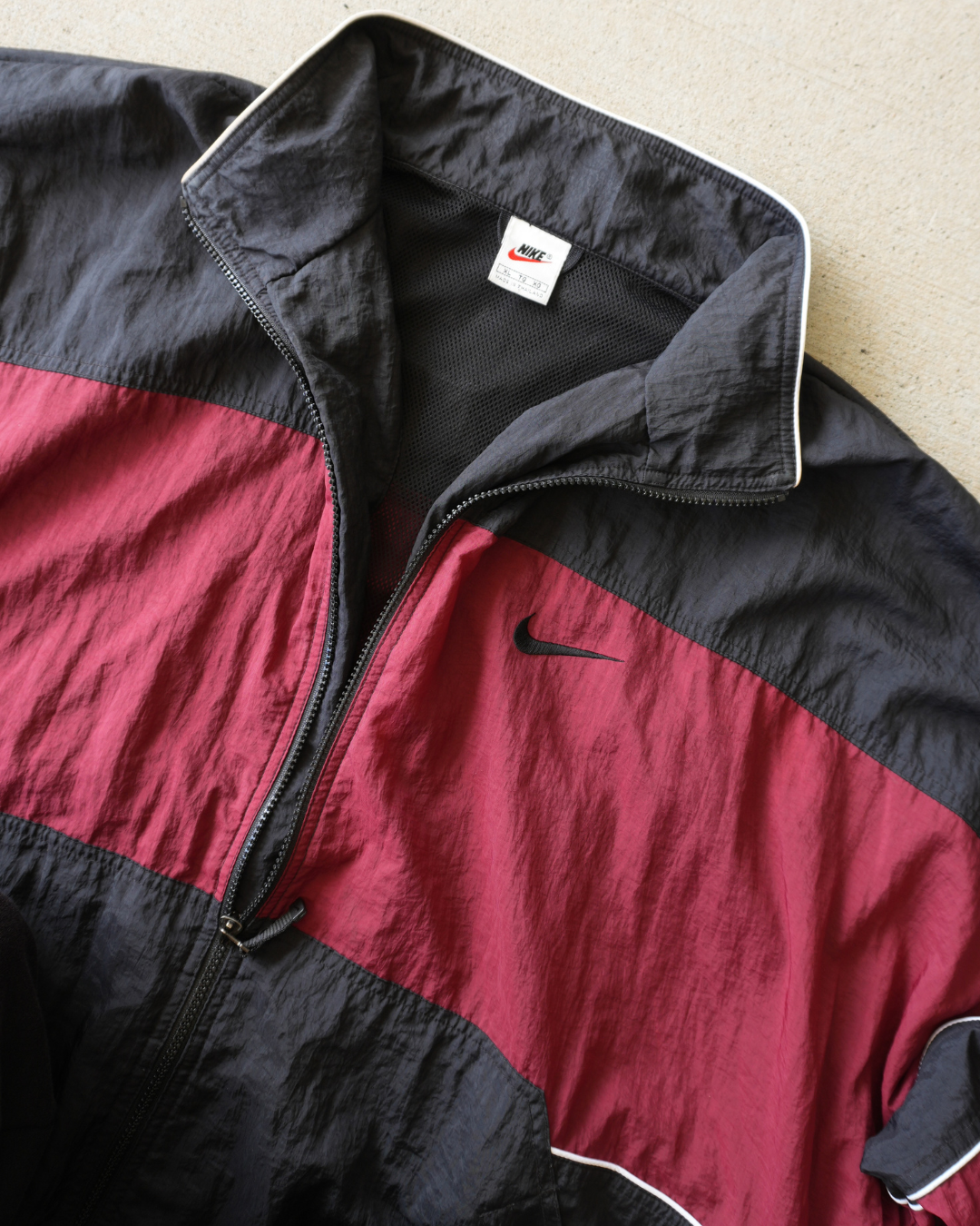 TRUE VINTAGE NIKE WINDBREAKER JACKET - XL