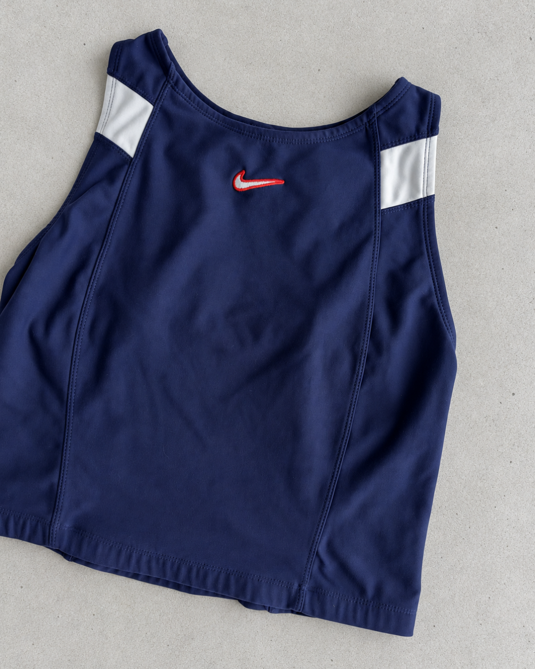 TRUE VINTAGE NIKE CROP TOP - M