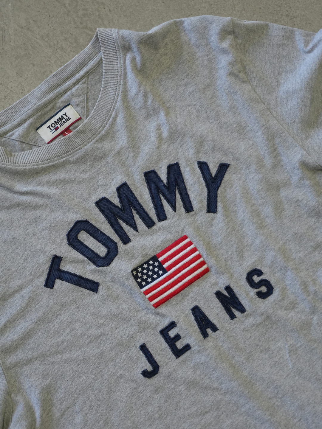 TOMMY JEANS TEE - L