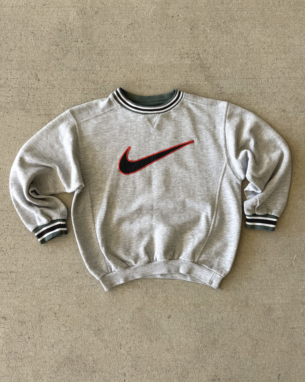 TRUE VINTAGE NIKE CREW SWEATER - 4-6