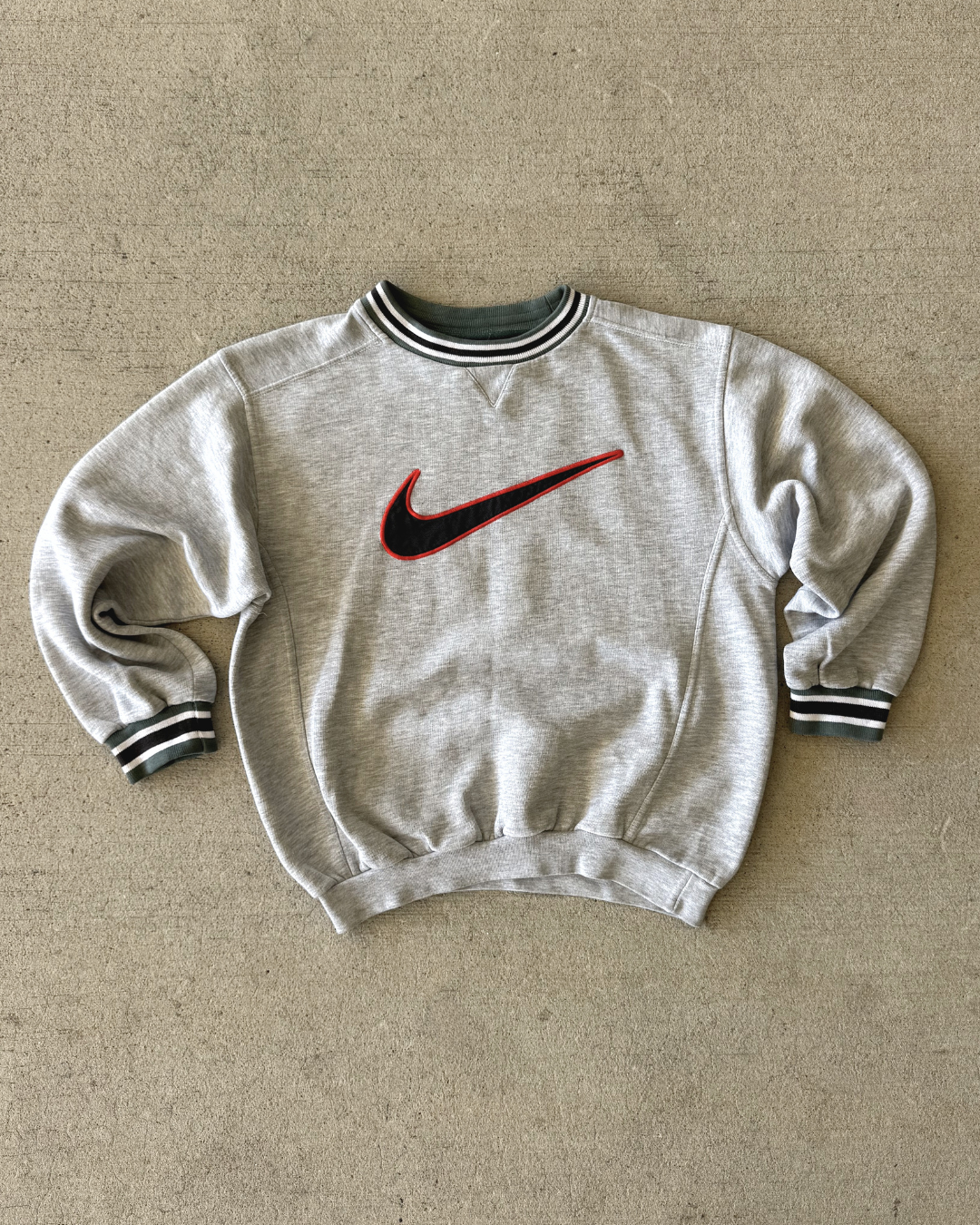 TRUE VINTAGE NIKE CREW SWEATER - 4-6