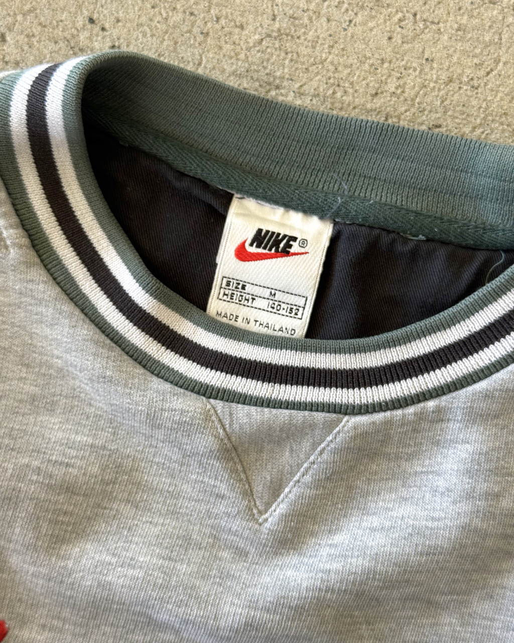 TRUE VINTAGE NIKE CREW SWEATER - 4-6
