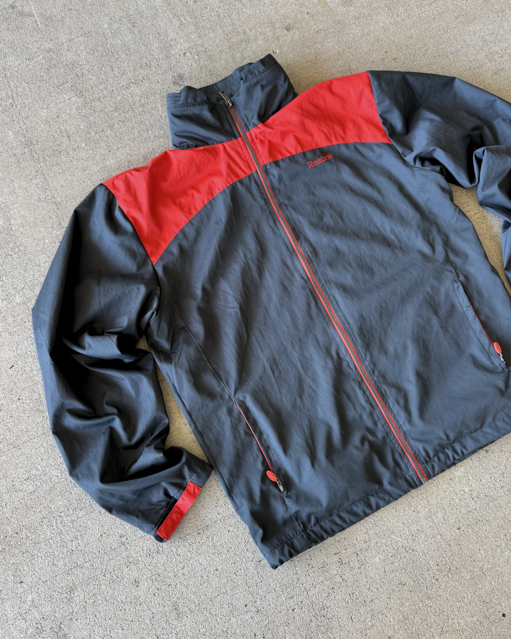 REEBOK WINDBREAKER JACKET - L