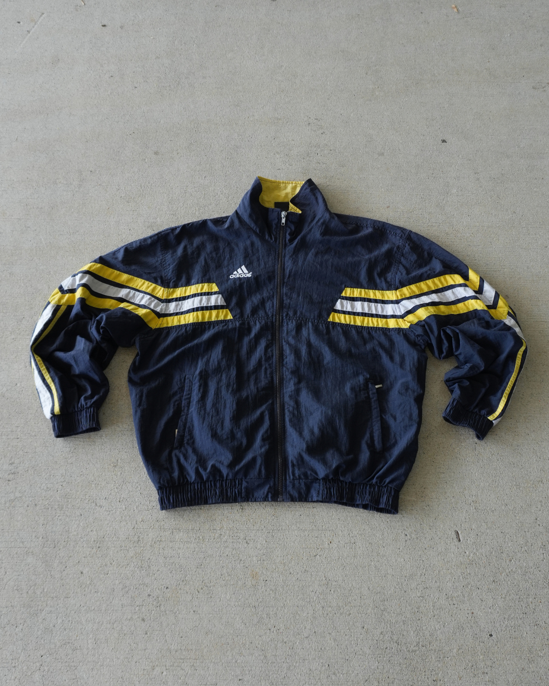 TRUE VINTAGE ADIDAS WINDBREAKER JACKET - M