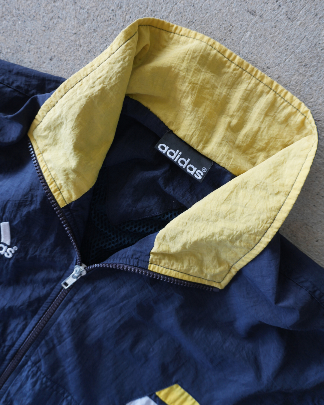TRUE VINTAGE ADIDAS WINDBREAKER JACKET - M