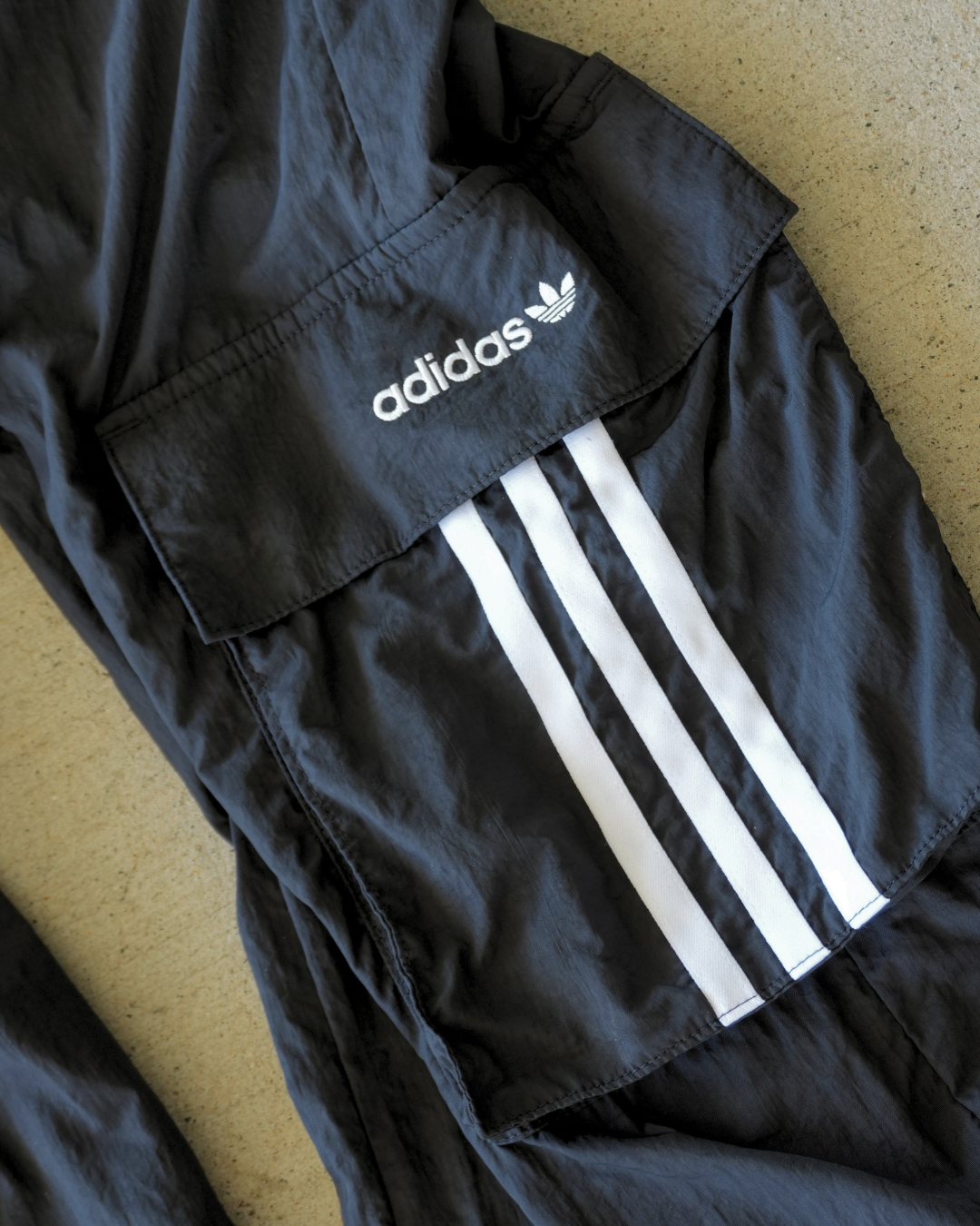 ADIDAS TRACK PANTS - XS