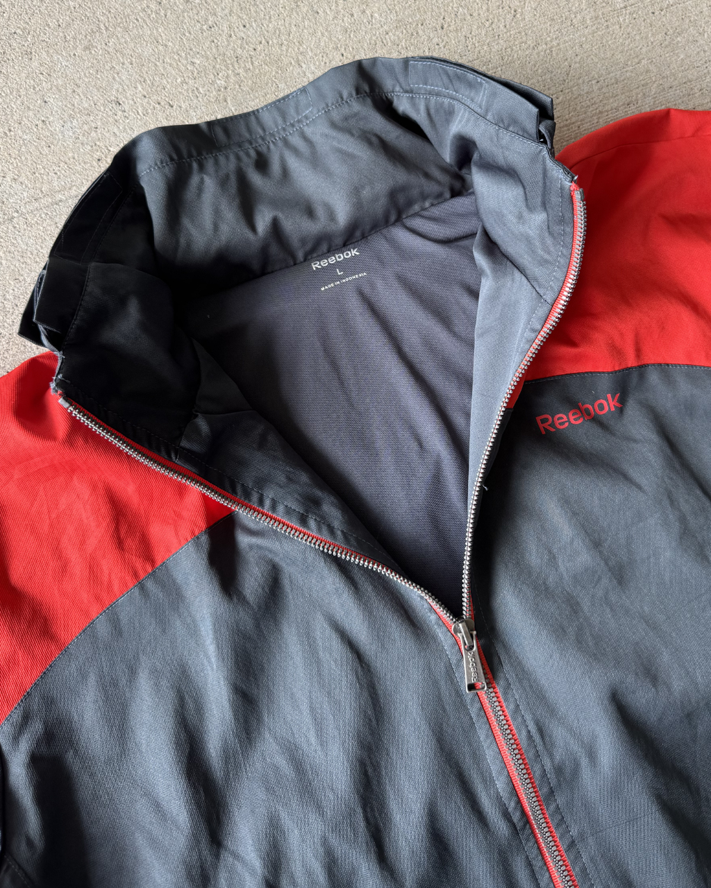 REEBOK WINDBREAKER JACKET - L