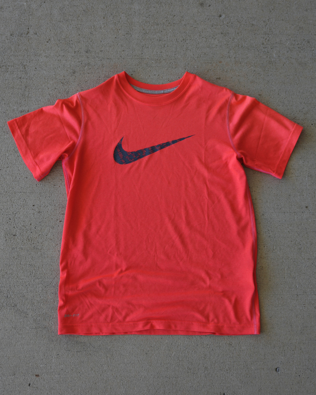 NIKE TEE - M
