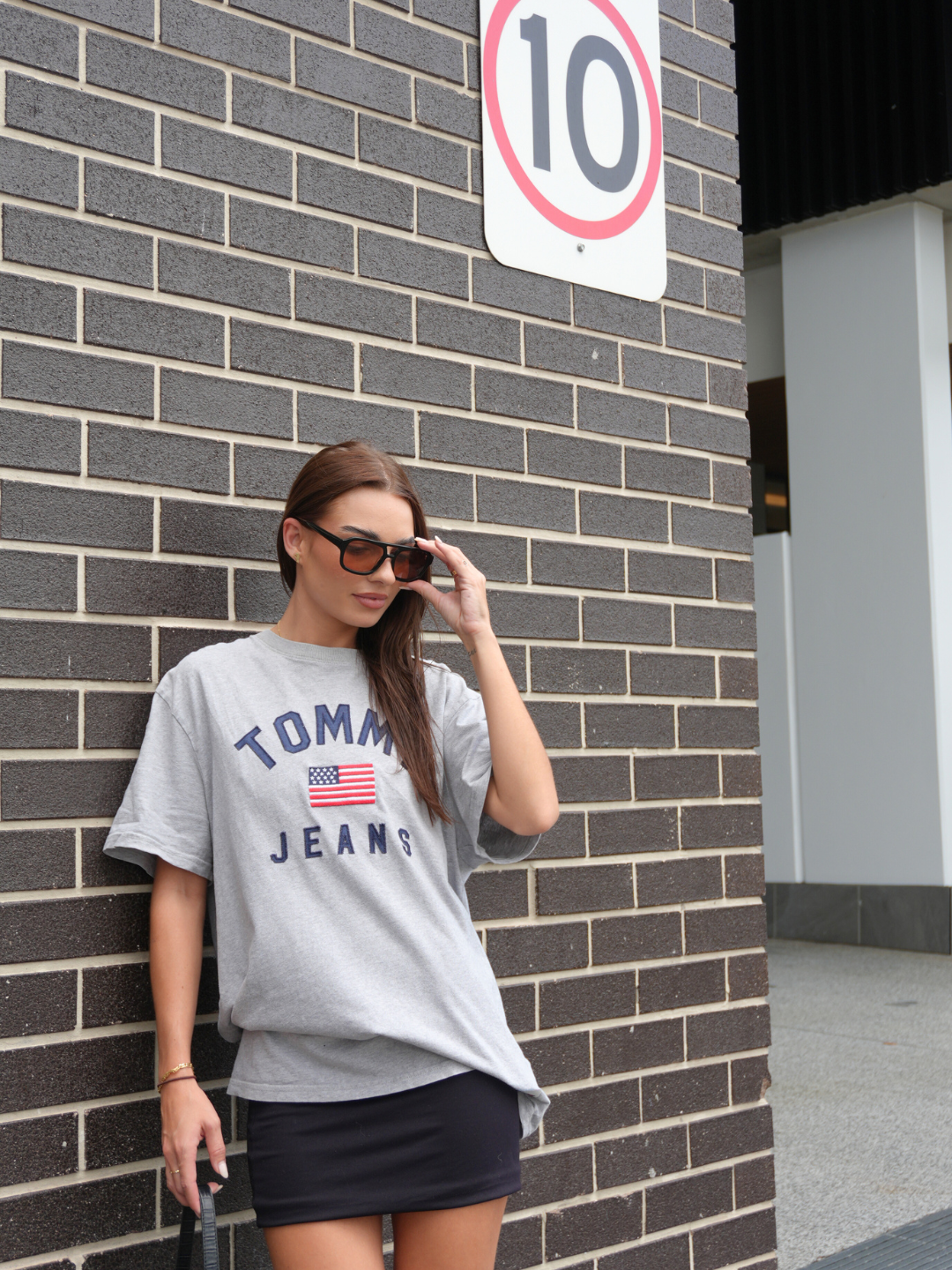 TOMMY JEANS TEE - L
