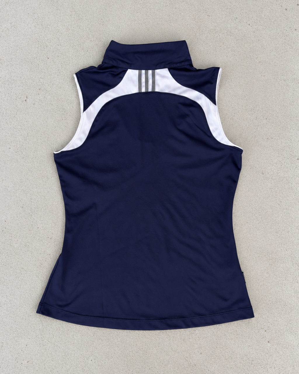 TRUE VINTAGE ADIDAS TOP - S-M