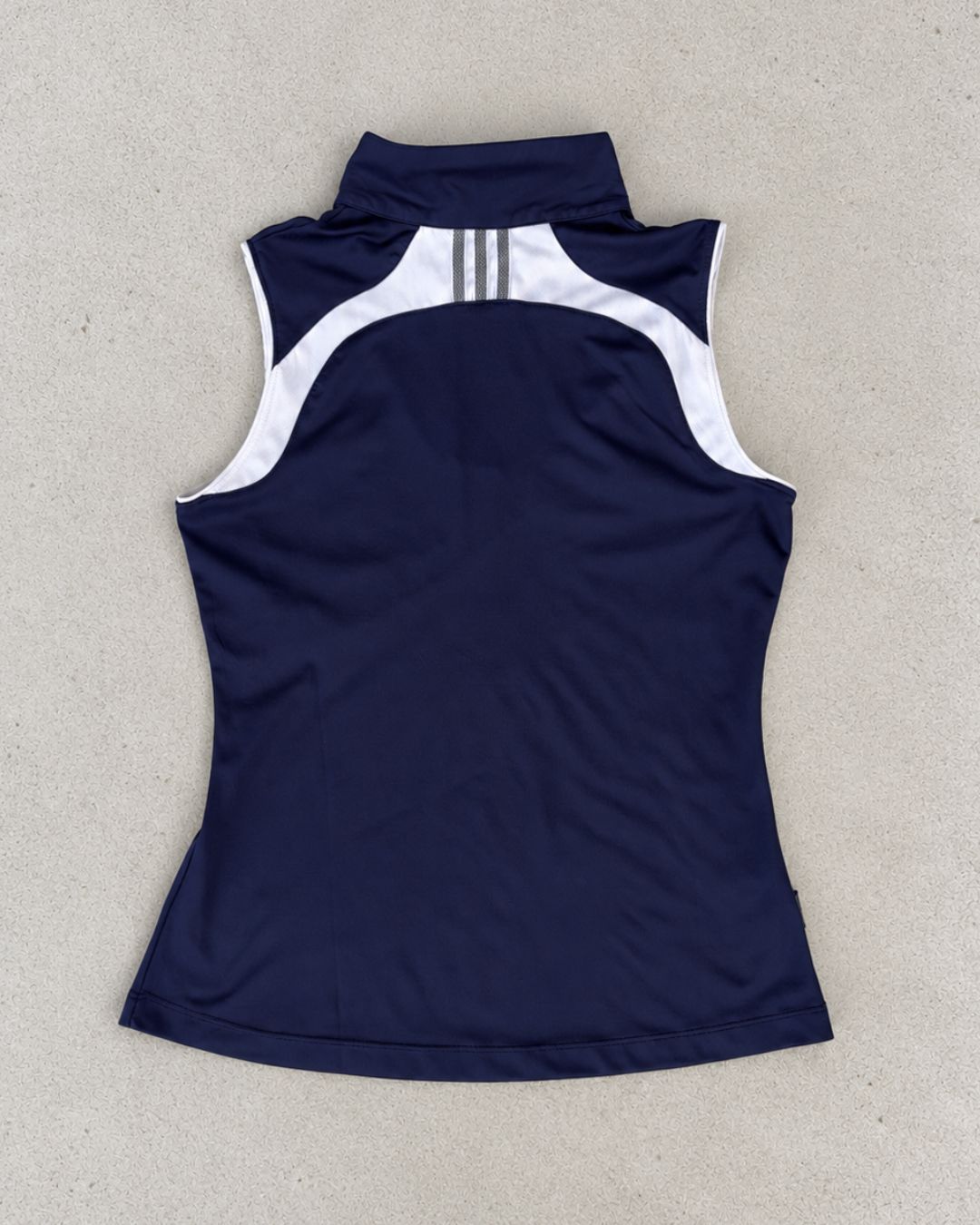 TRUE VINTAGE ADIDAS TOP - S-M