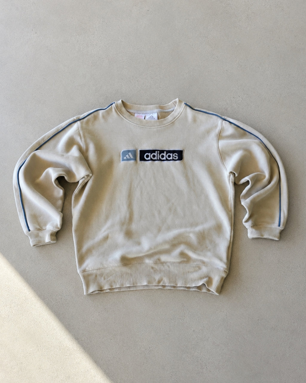 TRUE VINTAGE ADIDAS SWEATER - M