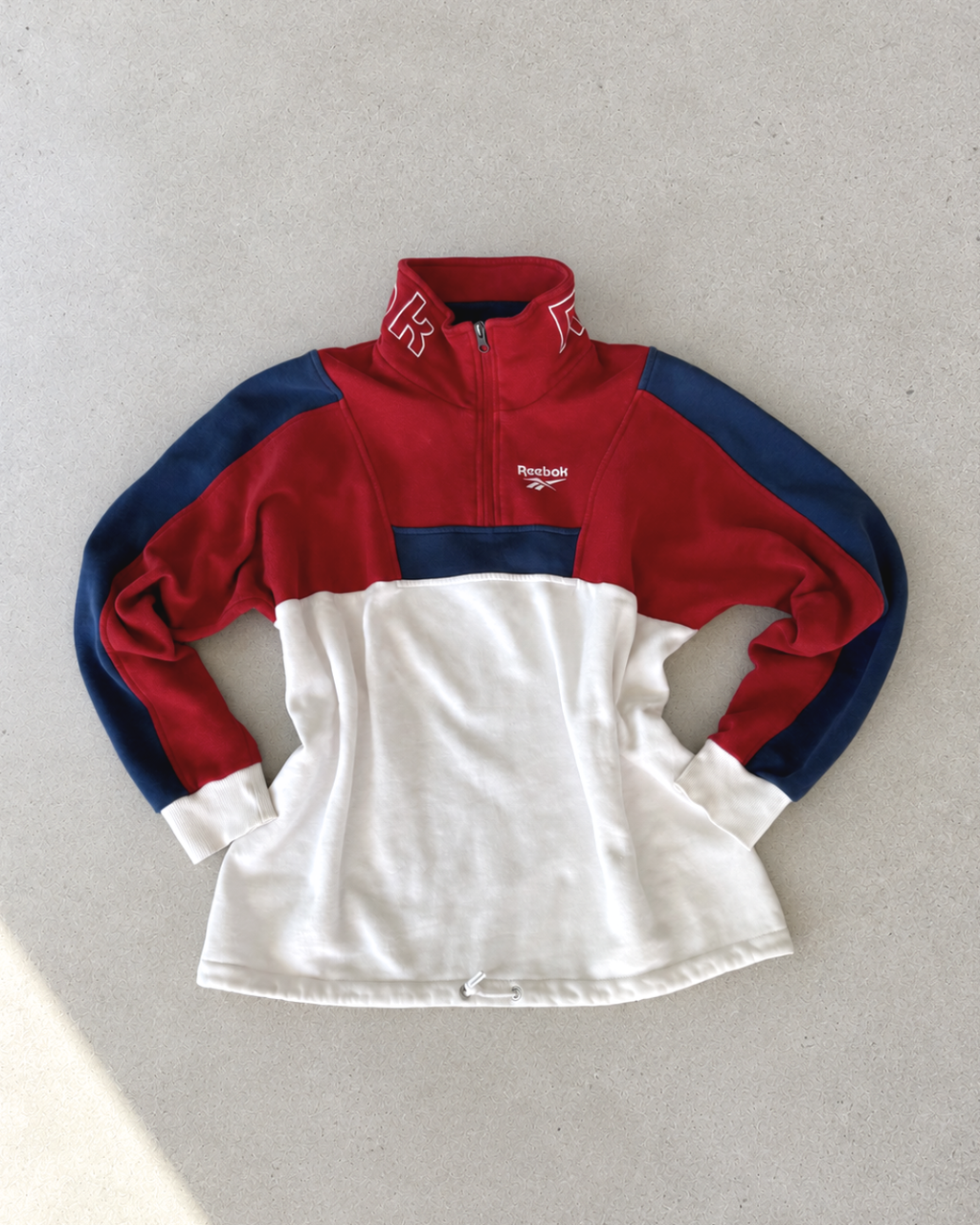 REEBOK SWEATER - M