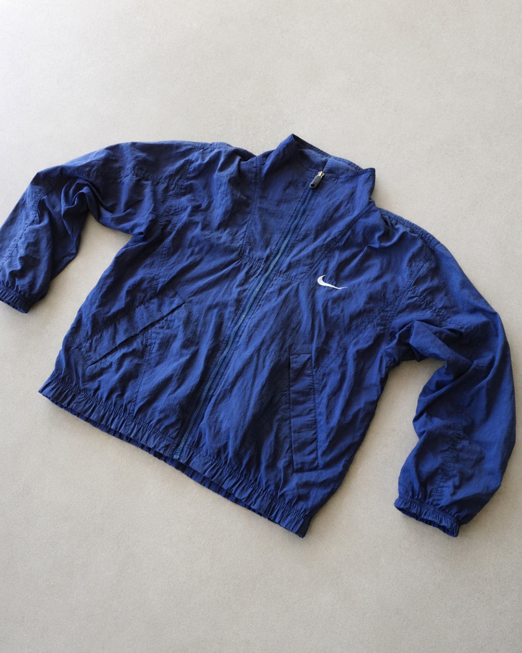 TRUE VINTAGE NIKE NAVY WINDBREAKER JACKET - S-M