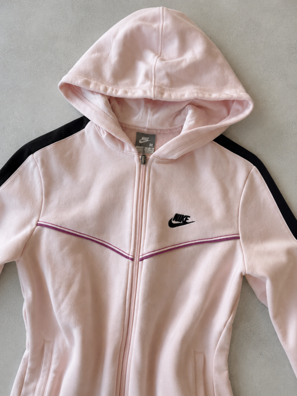 TRUE VINTAGE NIKE ZIP UP JACKET - M